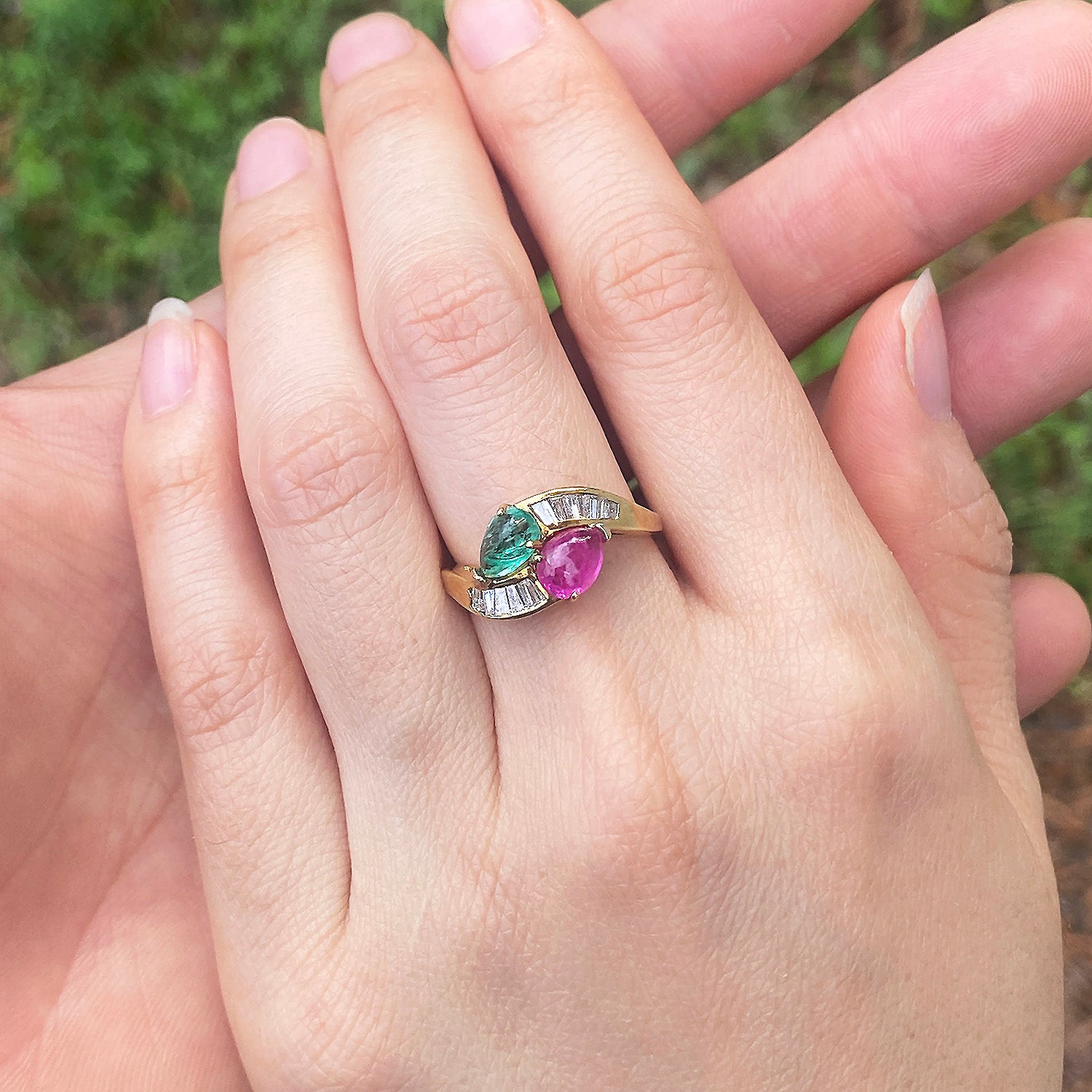 Pear-shaped emerald, ruby and diamond ring – Dira London